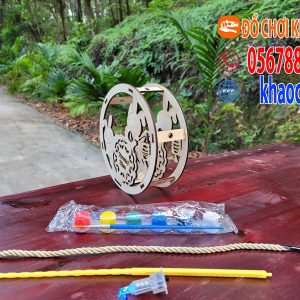 Lồng đèn gỗ tô màu