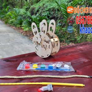 Lồng đèn gỗ tô màu