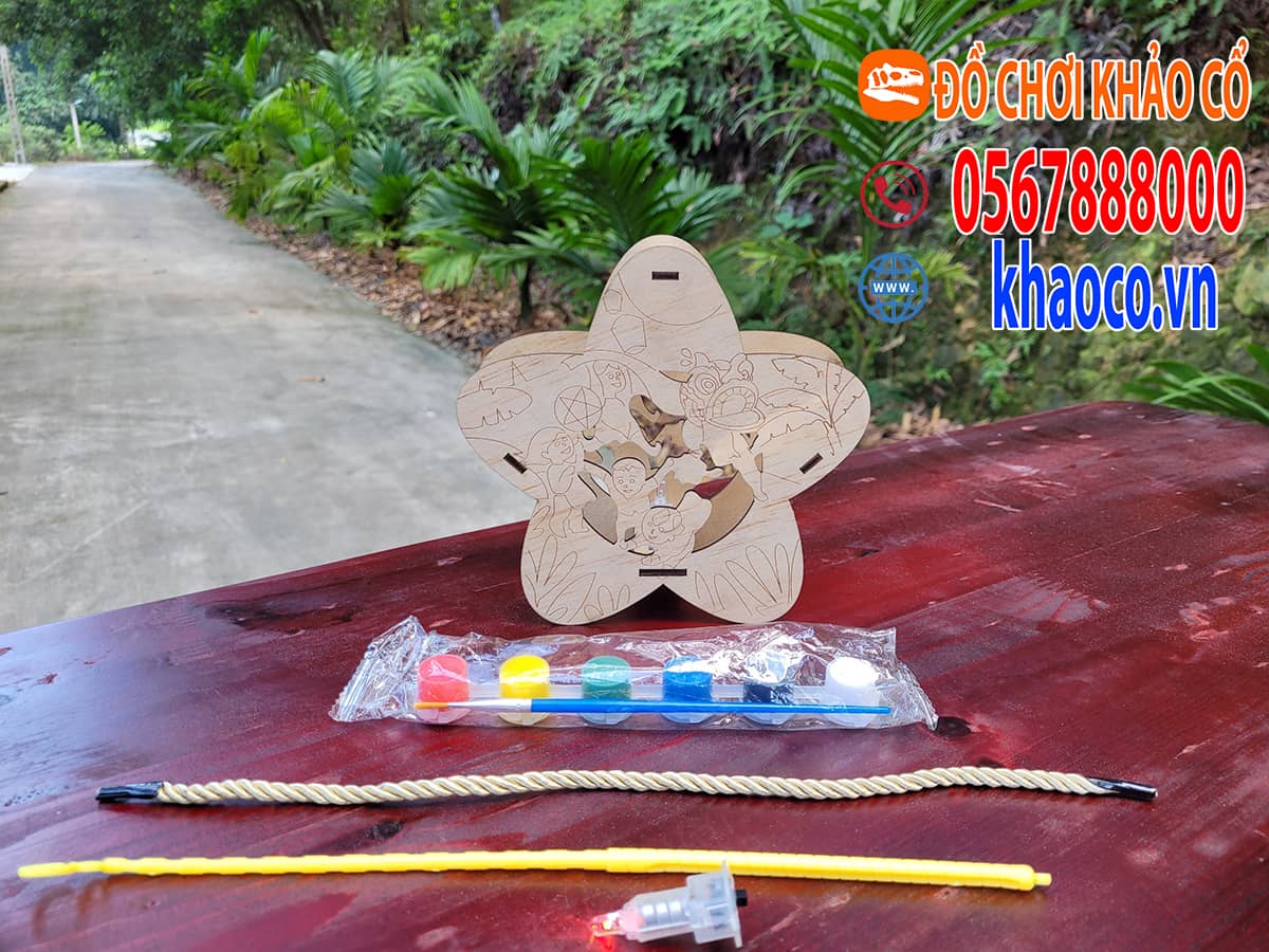 Lồng đèn gỗ tô màu